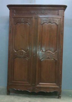 Louis 15 armoire in carved oak