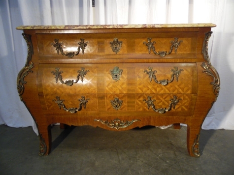 chest of drawers with bronze 
