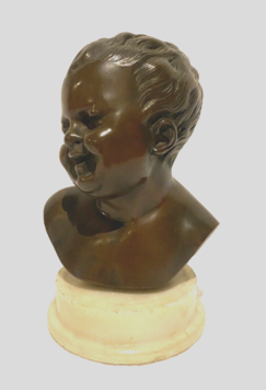 bronze miniature sujet buste de Putti en bronze massif . XX siècle .
