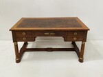 bureau style empire piétement à entretoise dessus cuir à tirettes . XIX siècle .