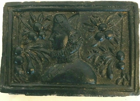 Carreau en terre cuite patinée Décor de buste de la renaissance XIX siècle