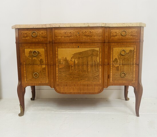 commode à réseaux style louis XV en marqueterie décor à l'antique . XX siècle .