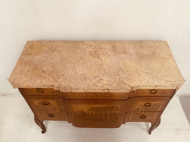 commode à réseaux style louis XV en marqueterie décor à l'antique . XX siècle .