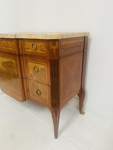 commode à réseaux style louis XV en marqueterie décor à l'antique . XX siècle .