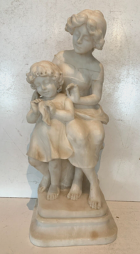 Groupe en albâtre sculpté 