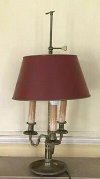 Lampe bouillotte a trois lumières de style Louis XVI XX siècle