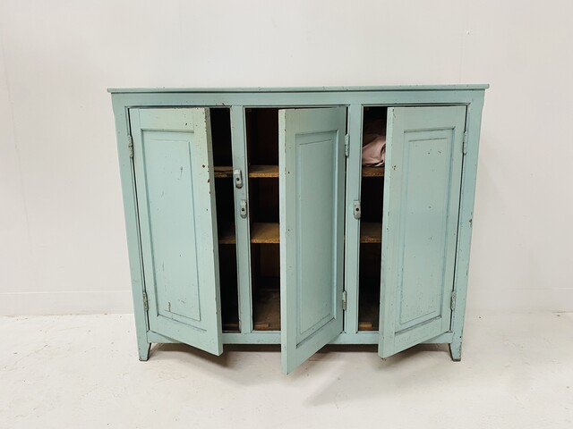 meuble de rangement trois portes patine original plateau bois . XX siècle .