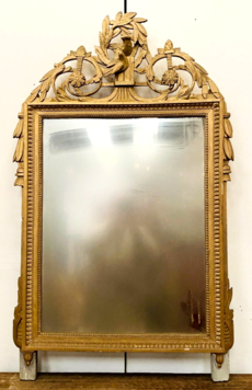 Miroir de style Louis XVI en bois et stuc doré XIX siècle