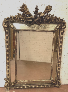 Miroir de style Louis XVI en bois et stuc patiné XIX siècle