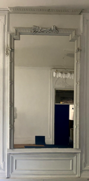 Miroir Louis XV au carquois en bois stuqué patine originale . XIX siècle .
