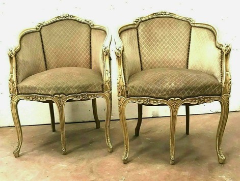 Paire de fauteuils de style Louis XV en hêtre patiné XX siècle