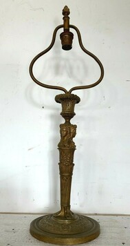 Pied de lampe de style Louis XVI en bronze ciselé Décor de cariatides XX siècle