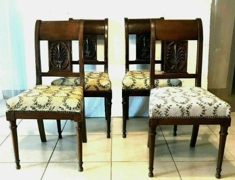 Quatre chaises de style directoire en acajou Assises en tissus XX siècle