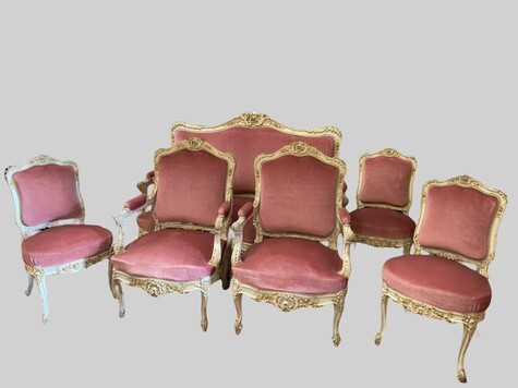 Salon d'apparat de style Louis XV en bois patiné et doré XX siècle