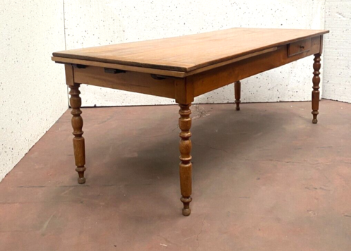 table de monastère en merisier massif allonge et tiroir latéral . XIX siècle .