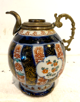 Theiere en porcelaine polychrome Chine a décor floral XIX siècle