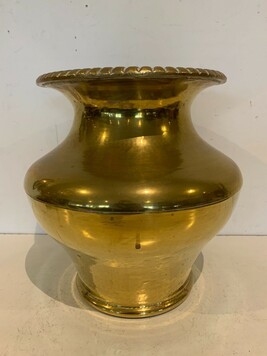 Vase a col en cuivre martelé XX siècle