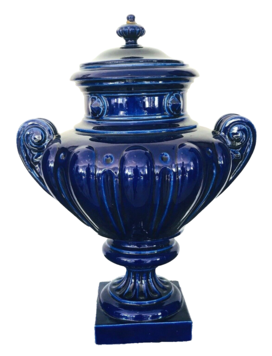 vase Médicis avec cabochon en faïence de couleur bleu . XX siècle .