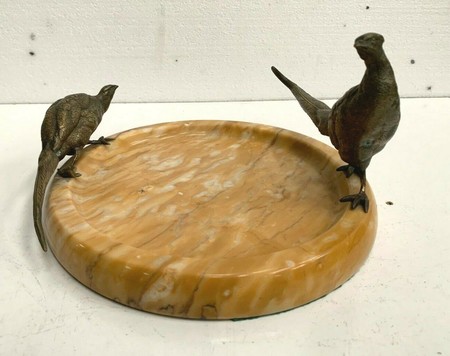 Vide poche en marbre a décor d'oiseaux en bronze XX siècle