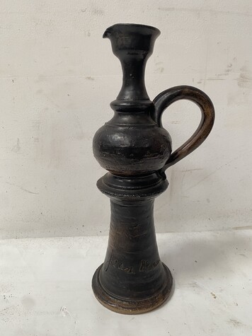 Aiguière en grès émaillé signé Jean Marais provenance Vallauris . XX siècle .