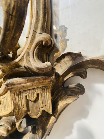 applique formant miroir à parcloses en bois sculpté doré. XIX siècle .