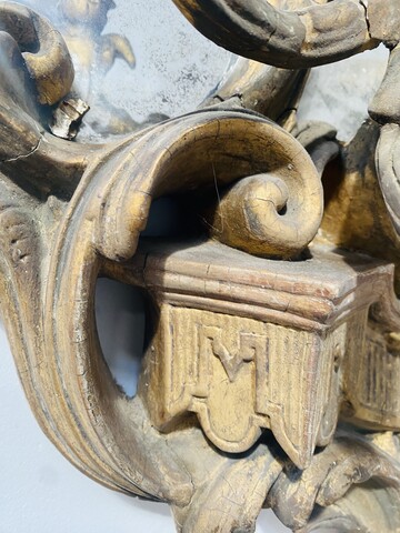 applique formant miroir à parcloses en bois sculpté doré. XIX siècle .