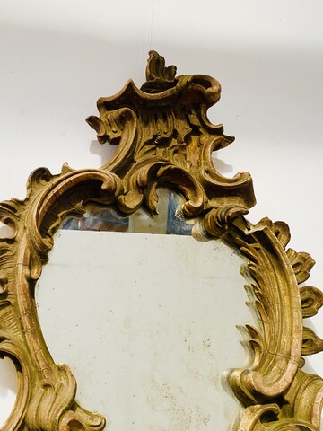 applique formant miroir à parcloses en bois sculpté doré. XIX siècle .
