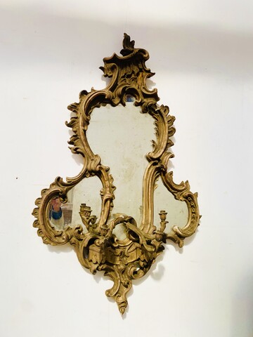applique formant miroir à parcloses en bois sculpté doré. XIX siècle .