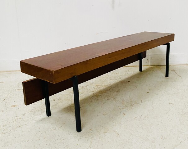 Banc piètement en fer de fonte patiné dessus bois massif . XX siècle .