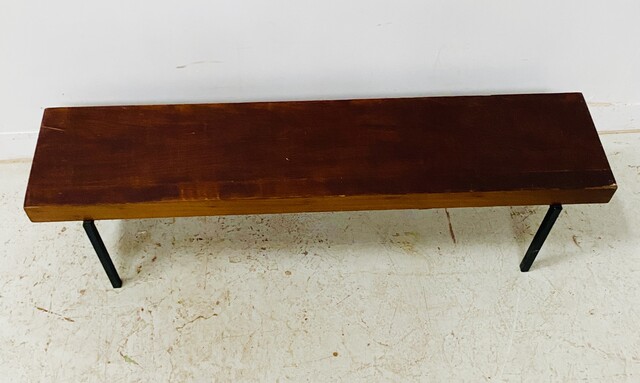 Banc piètement en fer de fonte patiné dessus bois massif . XX siècle .