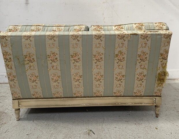 Banquette boudoir de style Louis XVI hêtre patine à l'antique . XX siècle .