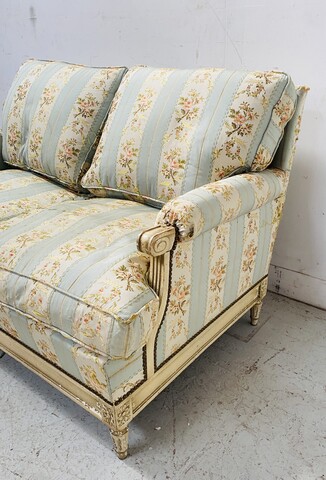 Banquette boudoir de style Louis XVI hêtre patine à l'antique . XX siècle .