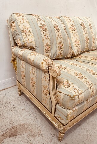Banquette boudoir de style Louis XVI hêtre patine à l'antique . XX siècle .
