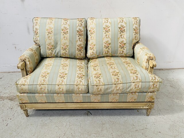 Banquette boudoir de style Louis XVI hêtre patine à l'antique . XX siècle .