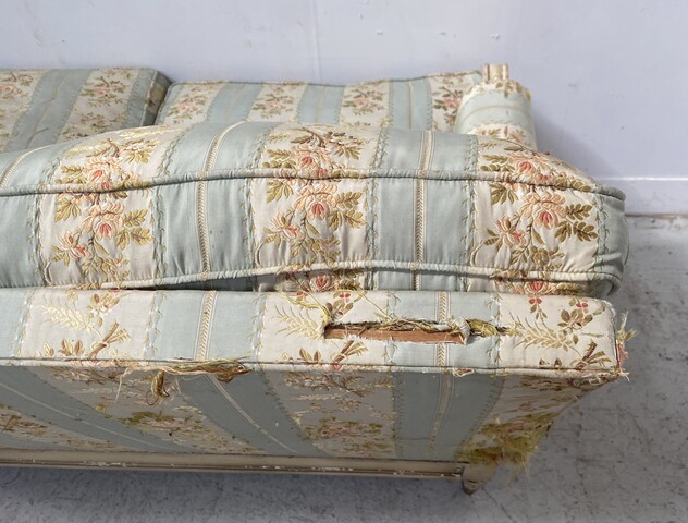 Banquette boudoir de style Louis XVI hêtre patine à l'antique . XX siècle .