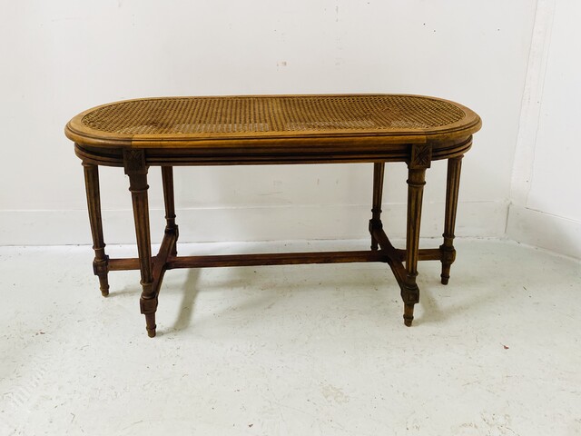 banquette de piano  style Louis XVI en bois naturel assise cannage . XX siècle .