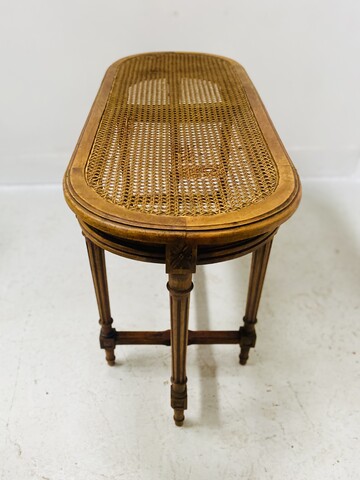 banquette de piano  style Louis XVI en bois naturel assise cannage . XX siècle .