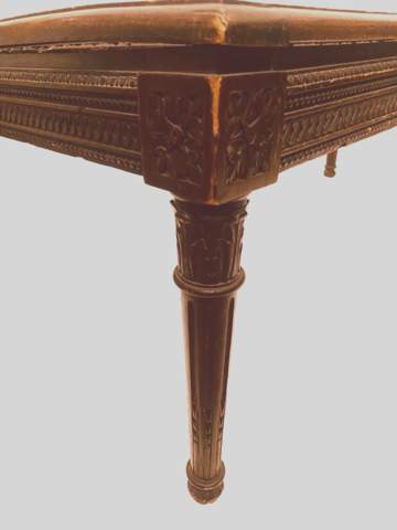 Banquette de style Louis XVI bout de lit en Hêtre teinté cannage . XX siècle .