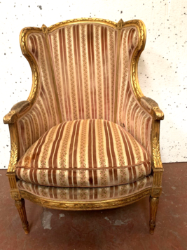 Bergère de style Louis XVI en bois doré XX siècle