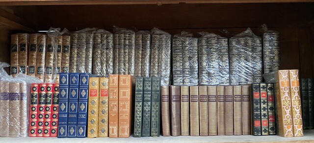 bibliothèque de libres reliure cuir et autres . XX siècle .