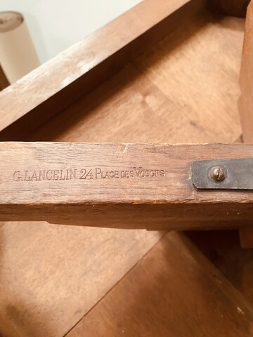 bibliothèque tournante en noyer massif estampille de G Lancelin . XX siècle .