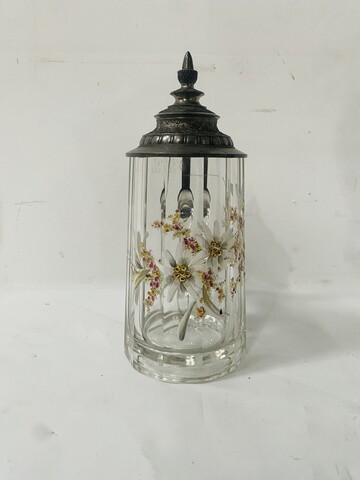 bock à bière polychrome décor de fleurs emmaillé couvercle en étain . XX siècle.