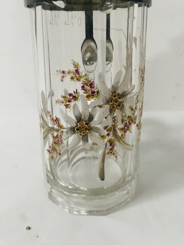 bock à bière polychrome décor de fleurs emmaillé couvercle en étain . XX siècle.