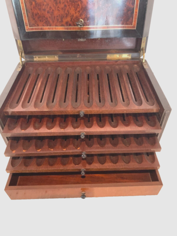Boite a cigares en loupe de thuya et bois noir . XIX siècle .