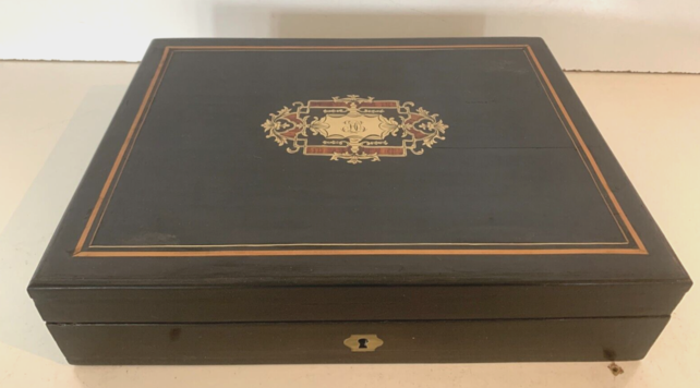 Boite a jetons en bois noirci Coffret Napoléon III Marqueterie Boulle XX siècle