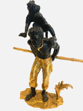 bronze miniature sujet le porteur et le singe en bronze patiné . XX siècle .