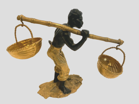 bronze sujet le porteur d'eau en bronze double patine brin doré . XX siècle .