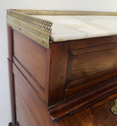 bureau cylindre debut du XIX en acajou à tirettes sur le cotés . XIX Siècle .