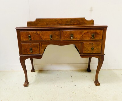 bureau plat regency en placage d'acajou . XIX siècle .