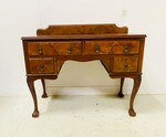bureau plat regency en placage d'acajou . XIX siècle .